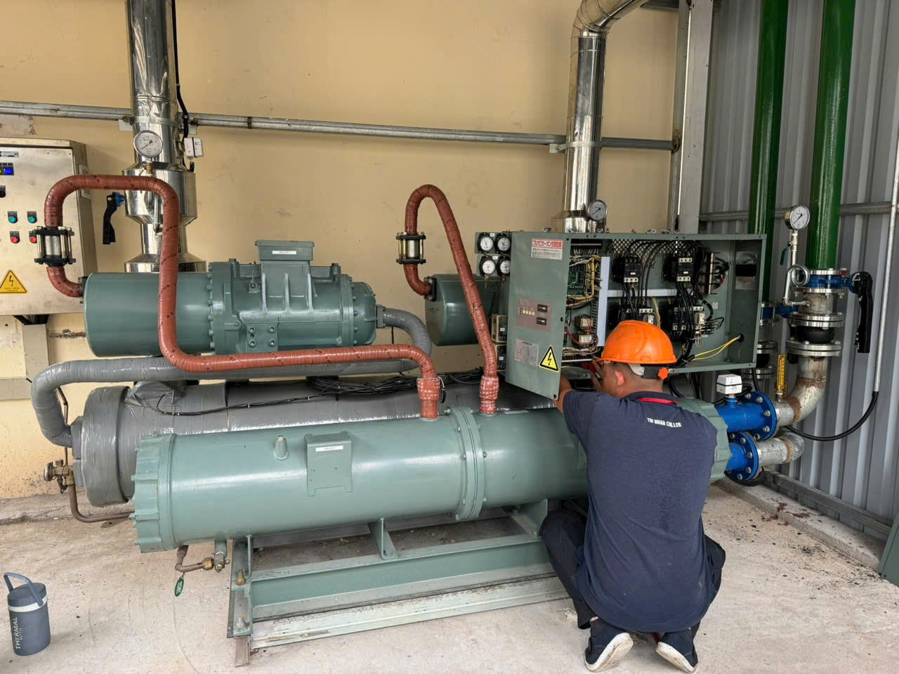 Lắp đặt Hitachi 80HP  nhà máy dầu trường An Phú Mỹ Bà Rịa