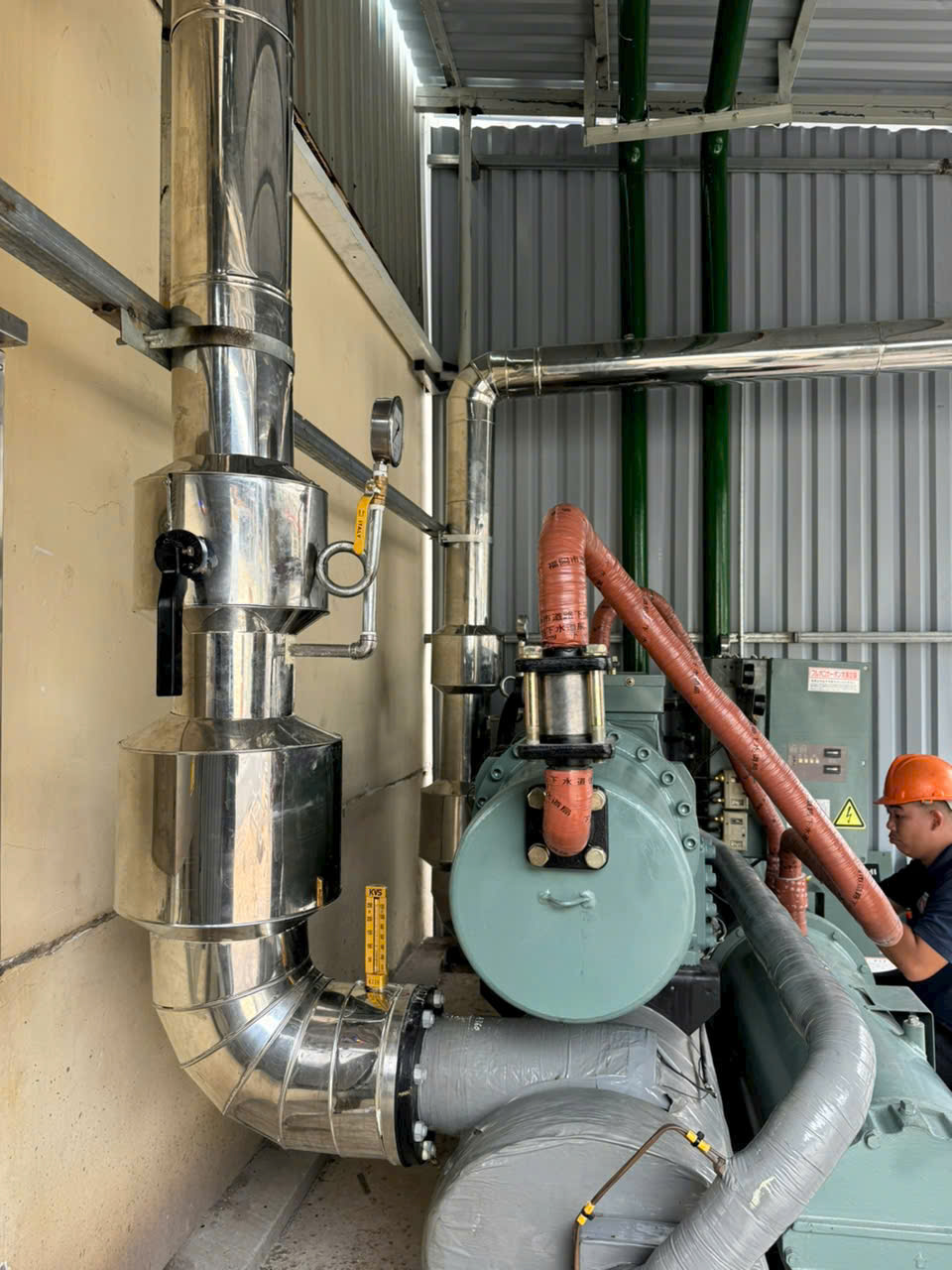 Vận chuyển cụm máy Chiller Hitachi 80HP đến nhà máy dầu Trường An