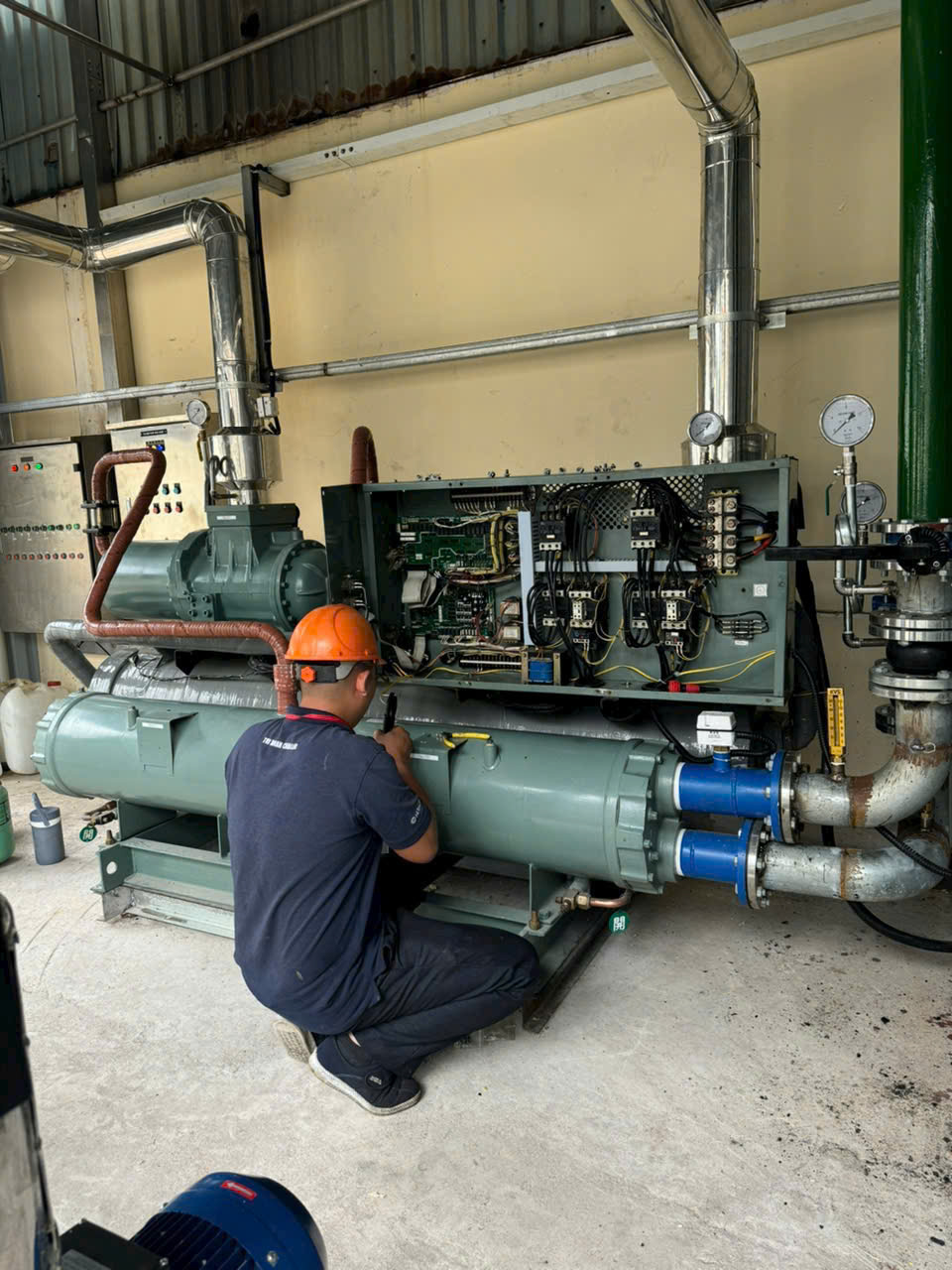 Lắp đặt hệ thống Chiller Hitachi 80HP tại Phú Mỹ